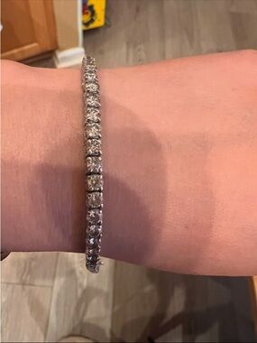 14k white gold 8ct TDW round diamond Tennis bracelet